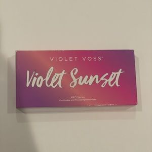 Selling Violet Voss makeup Palette.